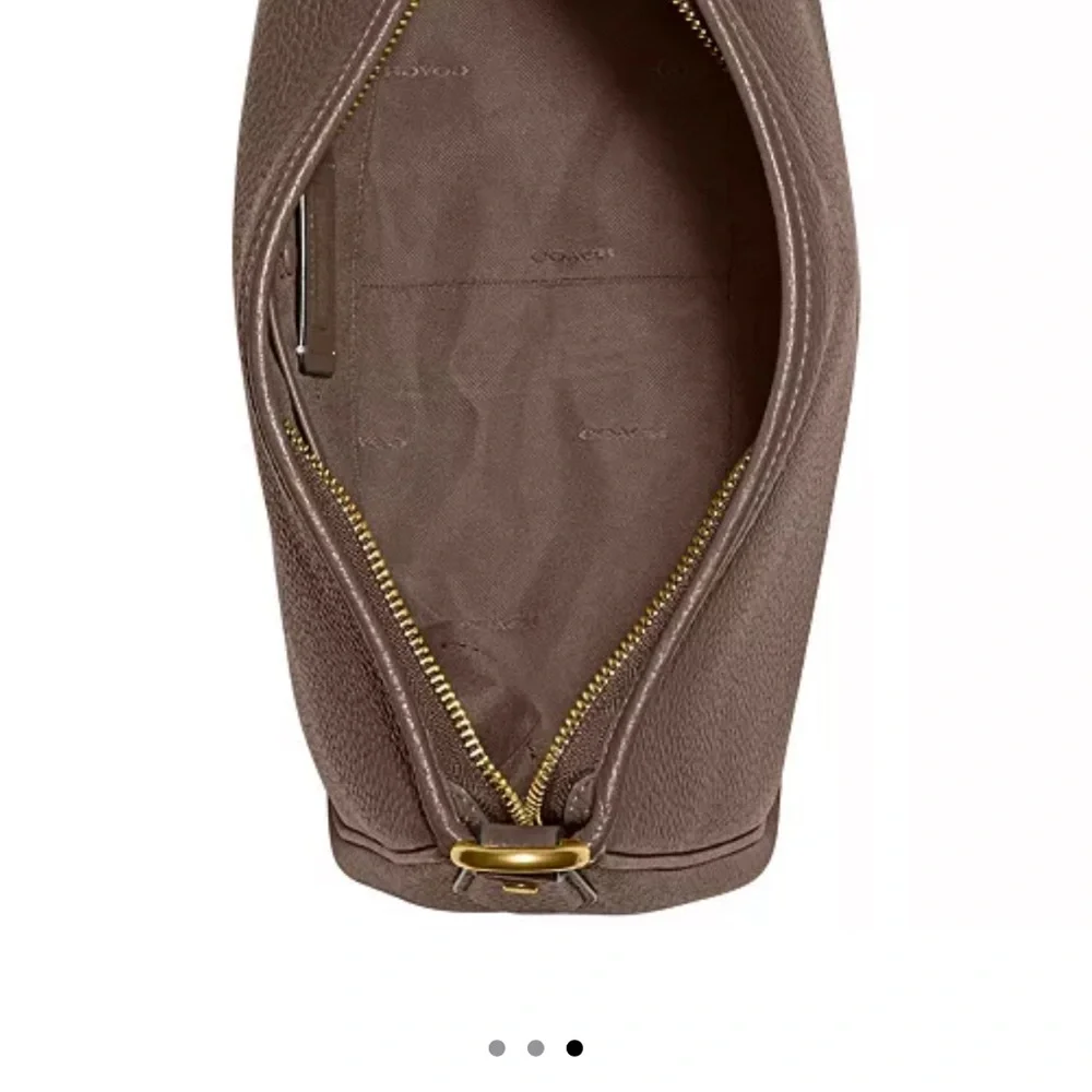 NWT Coach Medium Pebble Leather Carry Shoulder Bag – Brown w/ Gold Hardware - Picture 3 of 4